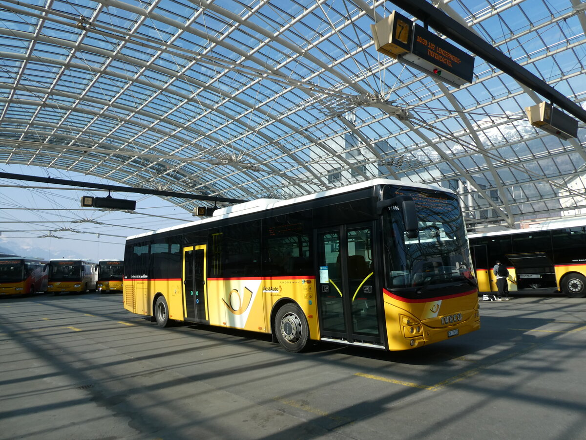 (233'755) - PostAuto Graub�nden - GR 179'720 - Iveco am 11. M�rz 2022 in Chur, Postautostation