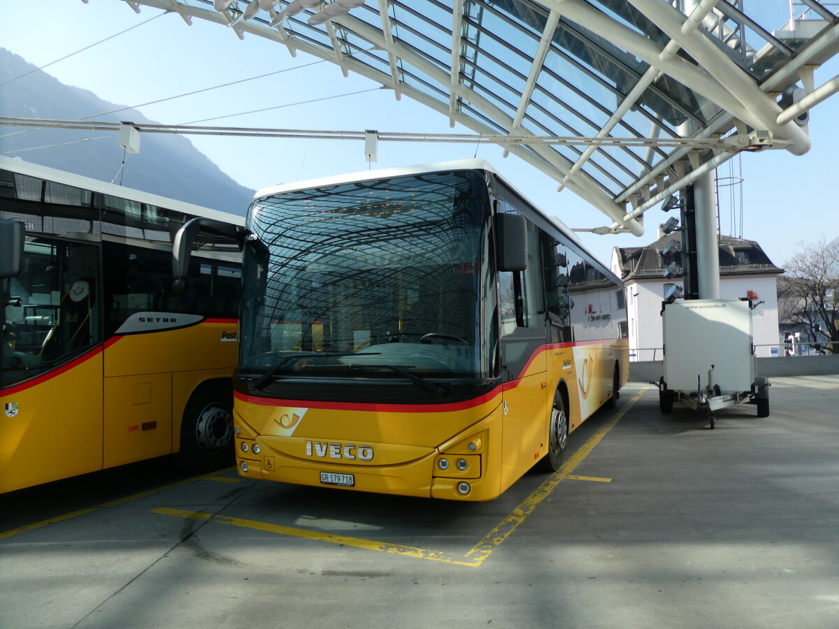 (233'756) - PostAuto Graub�nden - GR 179'718 - Iveco am 11. M�rz 2022 in Chur, Postautostation