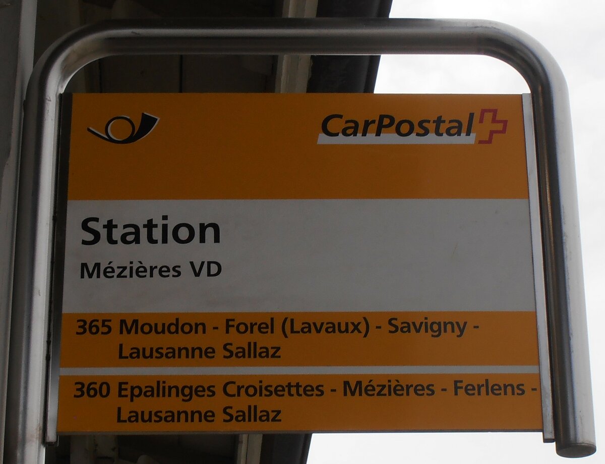 (233'917) - PostAuto-Haltestellenschild - M�zi�res VD, Station - am 13. M�rz 2022