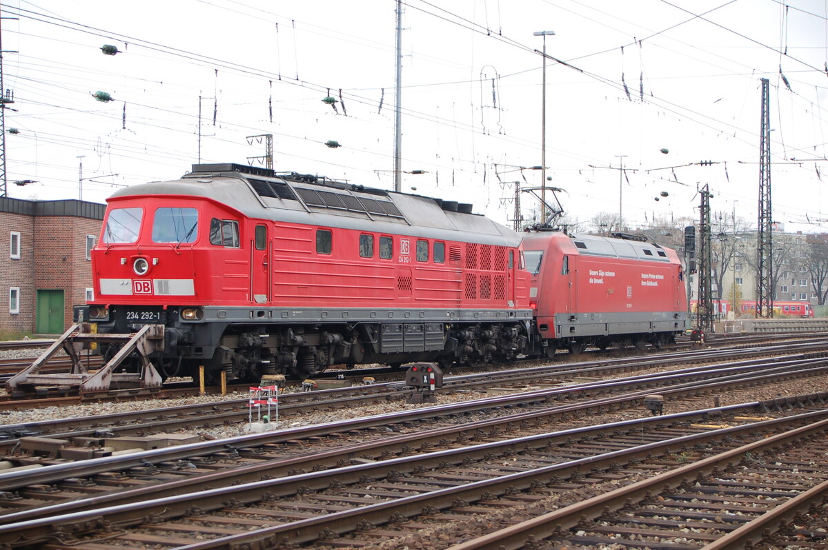 234 292-1 und 101 051-1 in Ulm am 04.11.2006,