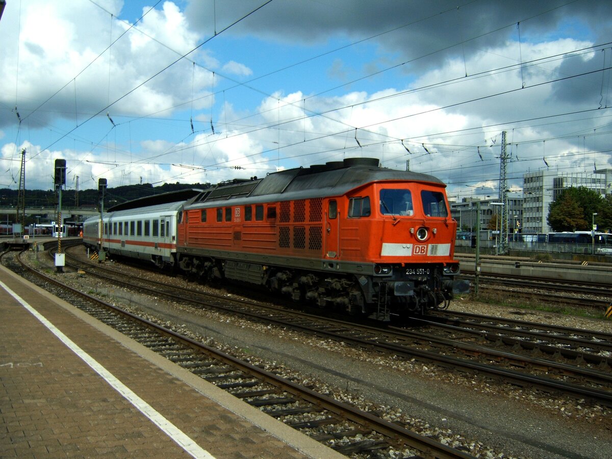 234 551-0 mit IC in Ulm am 17.09.2005.