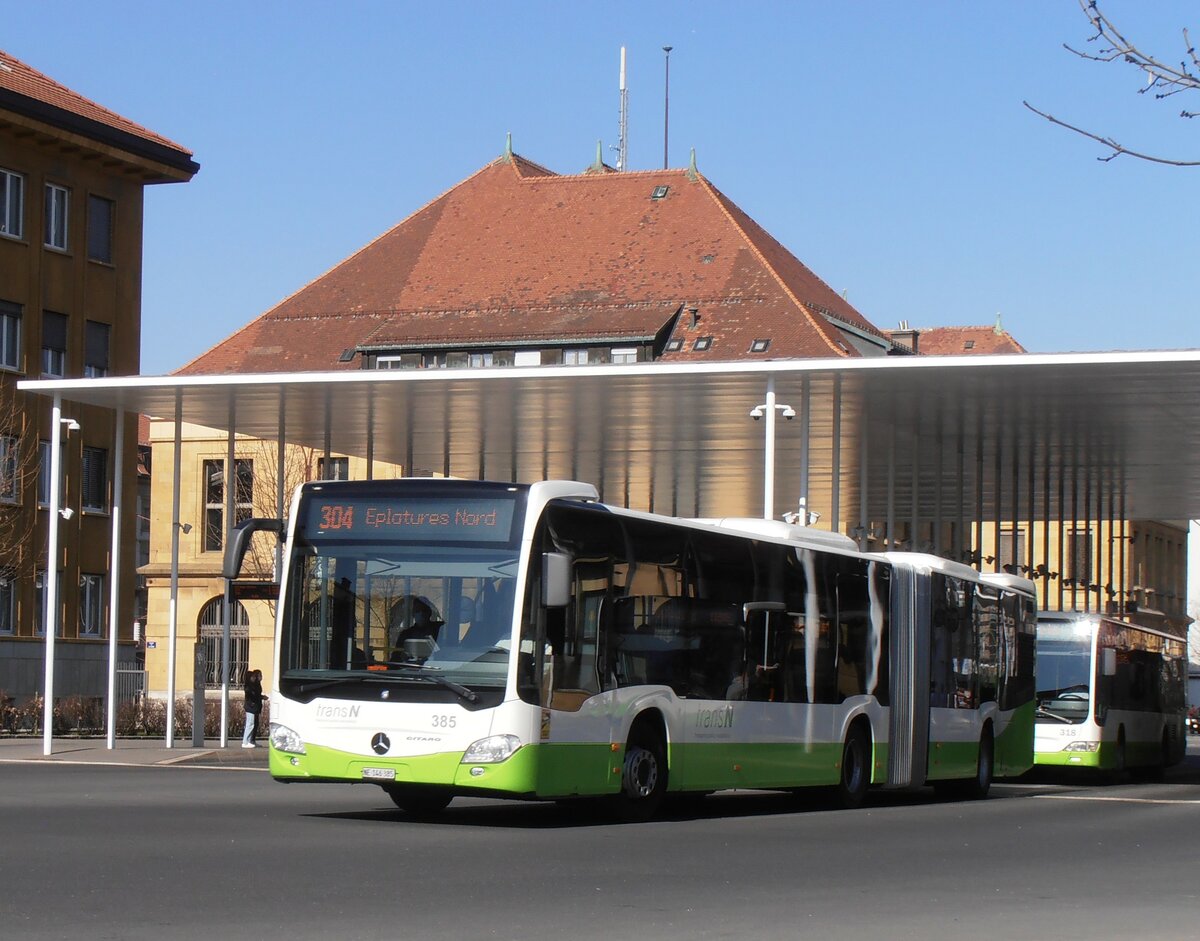 (234'095) - transN, La Chaux-de-Fonds - Nr. 385/NE 146'385 - Mercedes am 26. Mrz 2022 beim Bahnhof La Chaux-de-Fonds