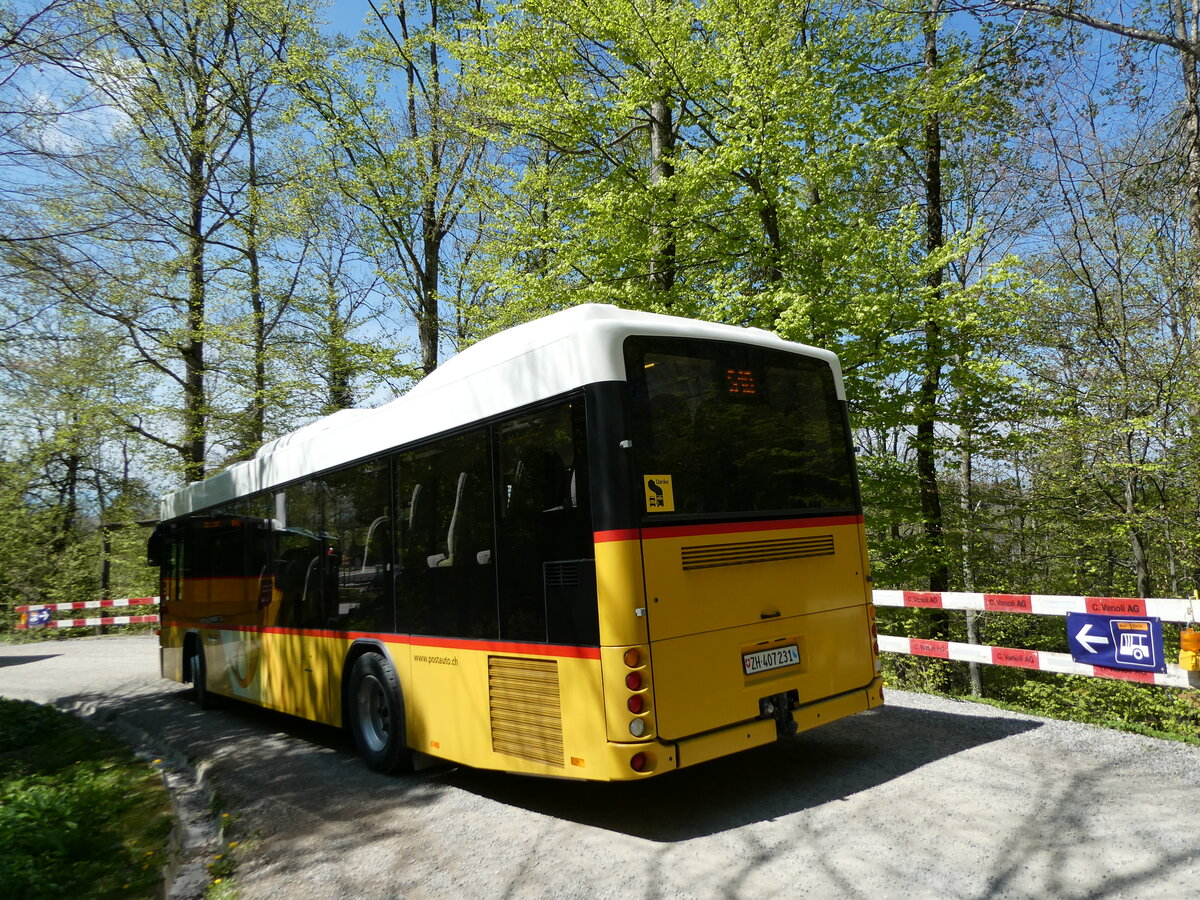 (235'018) - Stutz, Jonen - ZH 407'231 - Scania/Hess (ex PostAuto Bern; ex AVG Meiringen Nr. 67; ex AVG Meiringen Nr. 76; ex Steiner, Messen) am 2. Mai 2022 beim Bahnhof Uetliberg