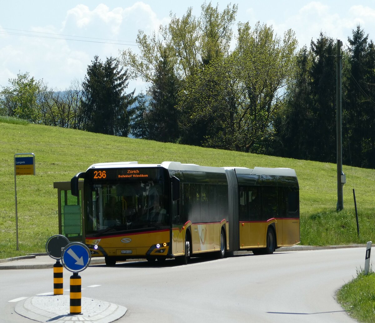 (235'038) - PostAuto Z�rich - Nr. 384/ZH 726'122 - Solaris am 2. Mai 2022 in Ringlikon, Langwis