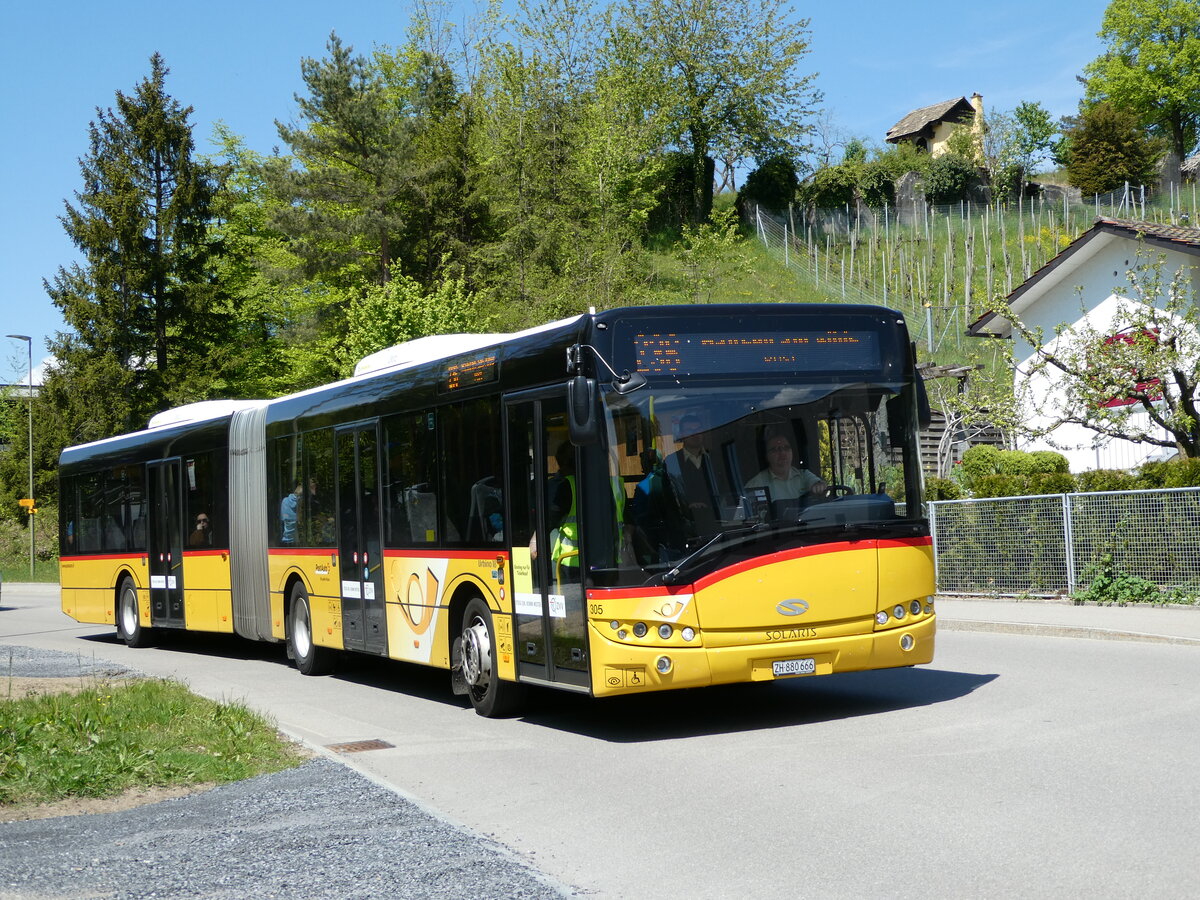 (235'041) - PostAuto Z�rich - Nr. 305/ZH 880'666 - Solaris am 2. Mai 2022 in Ringlikon, Langwis