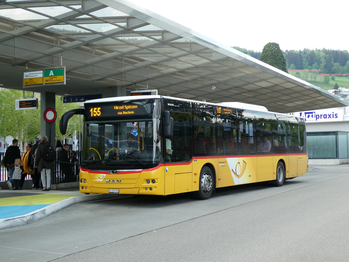 (235'136) - PostAuto Z�rich - Nr. 380/ZH 358'756 - MAN am 4. Mai 2022 beim Bahnhof Horgen