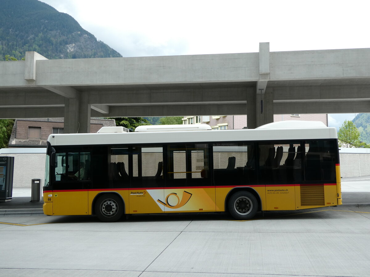 (235'492) - AAGU Altdorf - Nr. 66/UR 9095 - Scania/Hess am 8. Mai 2022 beim Bahnhof Altdorf