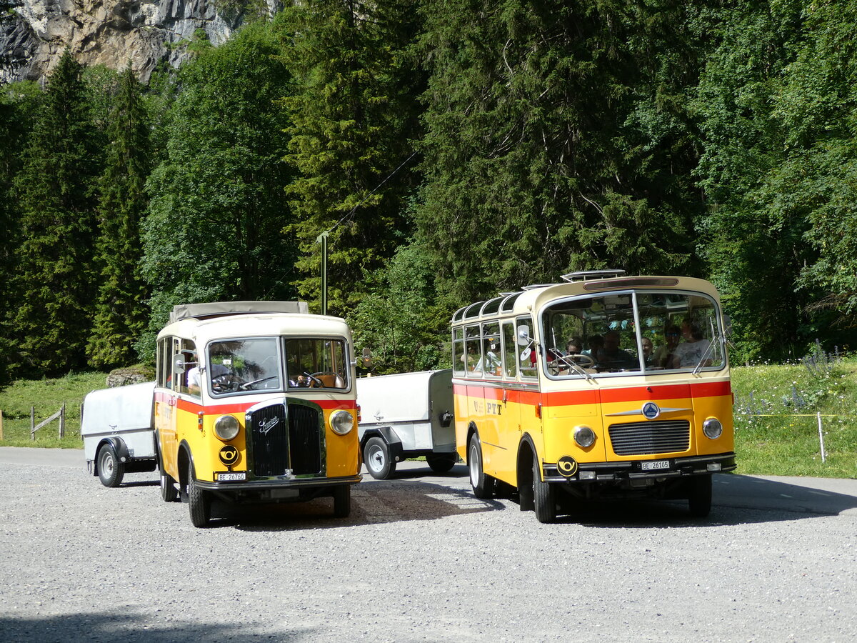(237'710) - Schmid, Th�rishaus - Nr. 3/BE 26'760 - Saurer/Gangloff (ex Geiger, Adelboden Nr. 3) + Nr. 9/BE 26'105 - Saurer/R&J (ex Geiger, Adelboden Nr. 9) am 26. Juni 2022 in Kiental, Tschingel