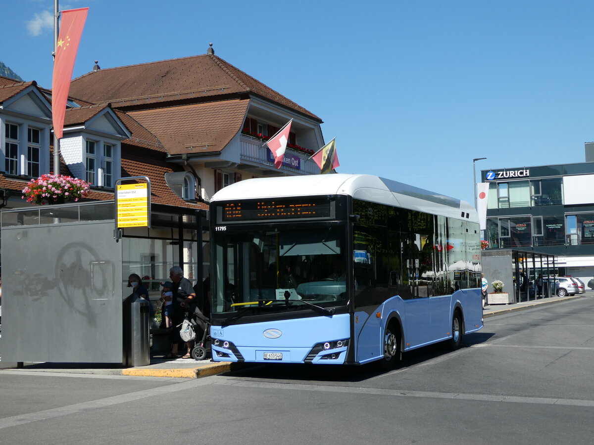 (238'027) - PostAuto Bern - BE 610'546 - Solaris am 11. Juli 2022 beim Bahnhof Interlaken Ost