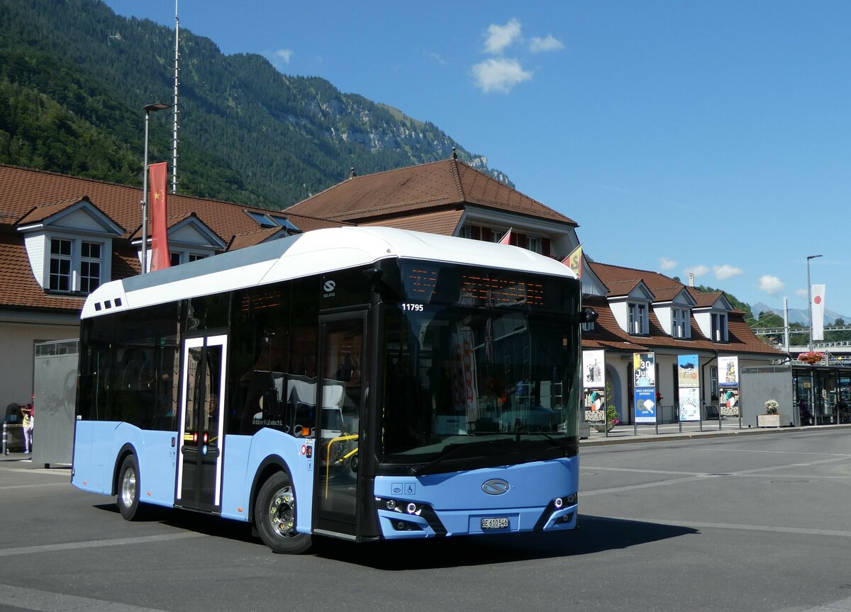 (238'029) - PostAuto Bern - BE 610'546 - Solaris am 11. Juli 2022 beim Bahnhof Interlaken Ost