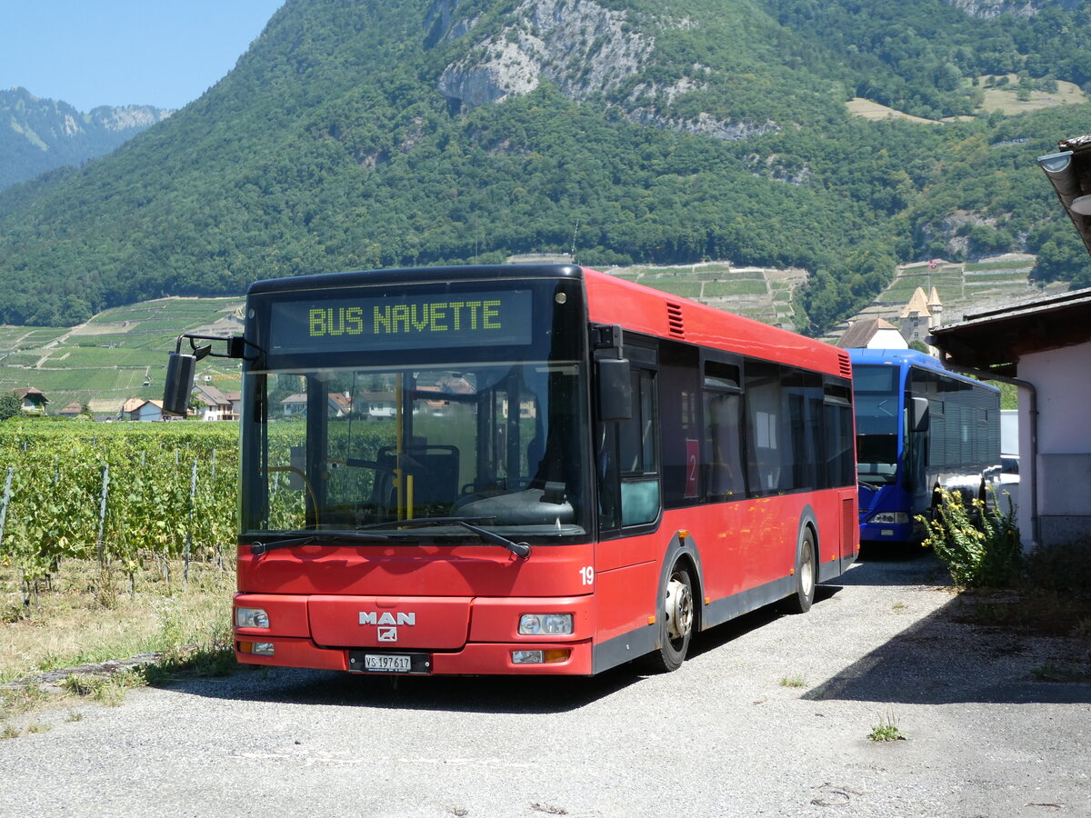 (238'137) - Lathion, Sion - Nr. 19/VS 197'617 - MAN/Gppel (ex AFA Adelboden Nr. 55) am 16. Juli 2022 in Aigle, Garage MOB