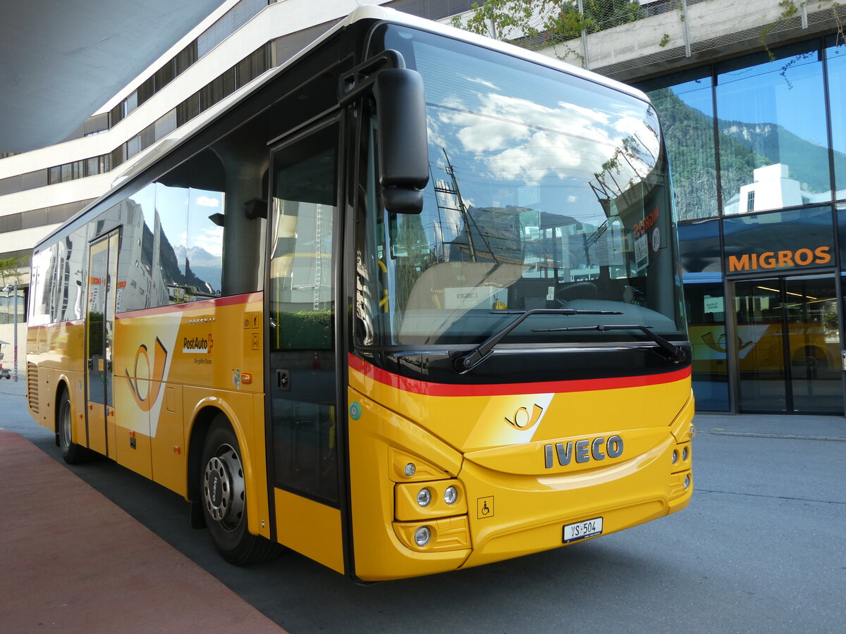 (238'192) - Autotour, Visp - VS 504 - Iveco am 16. Juli 2022 beim Bahnhof Visp