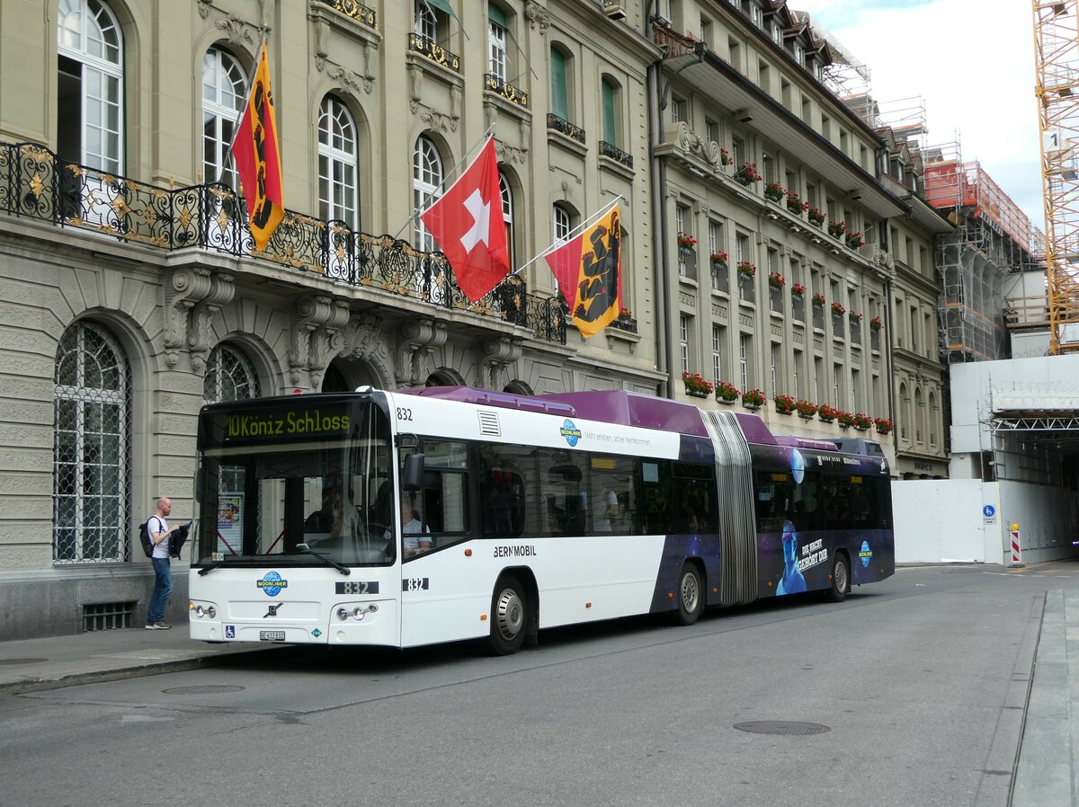 (238'538) - Bernmobil, Bern - Nr. 832/BE 621'832 - Volvo am 28. Juli 2022 in Bern, Bundesplatz