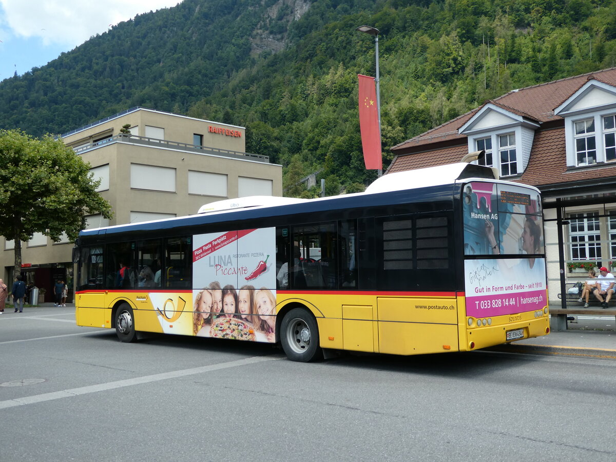 (238'604) - PostAuto Bern - BE 836'434 - Solaris (ex Nr. 581) am 30. Juli 2022 beim Bahnhof Interlaken Ost
