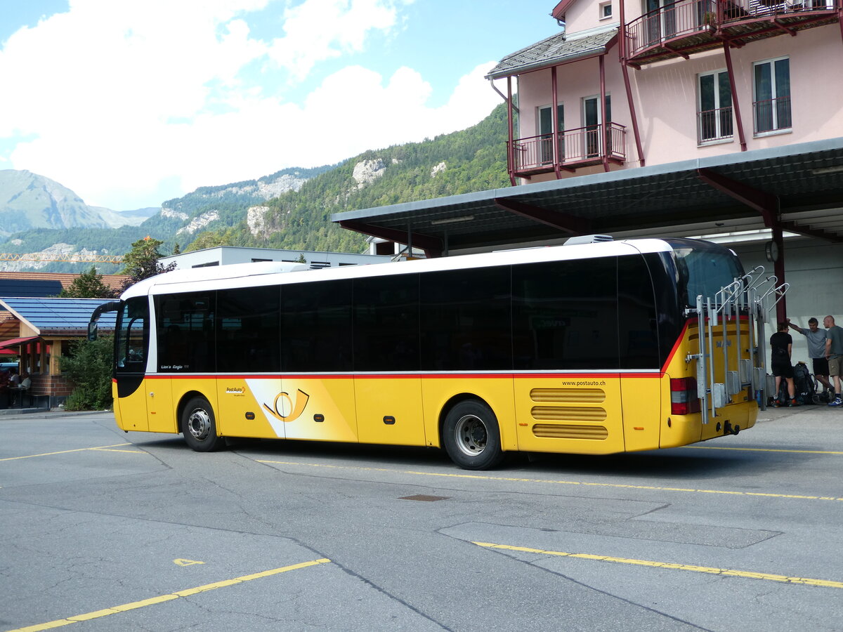 (238'777) - PostAuto Bern - Nr. 71/BE 412'071 - MAN (ex PostAuto Zentralschweiz Nr. 20; ex Dillier, Sarnen Nr. 20) am 1. August 2022 in Meiringen, Postautostation