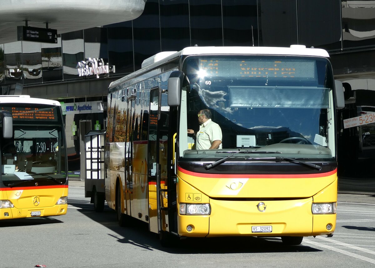 (239'338) - PostAuto Wallis - VS 32'092 - Irisbus (ex CarPostal Ouest) am 21. August 2022 beim Bahnhof Visp