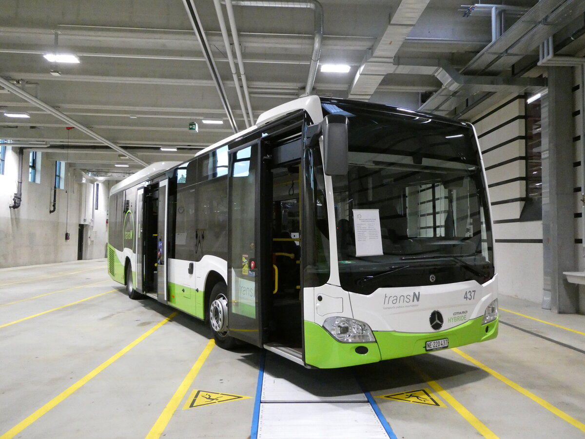 (240'393) - transN, La Chaux-de-Fonds - Nr. 437/NE 220'437 - Mercedes am 1. Oktober 2022 in La Chaux-de-Fonds, D�p�t