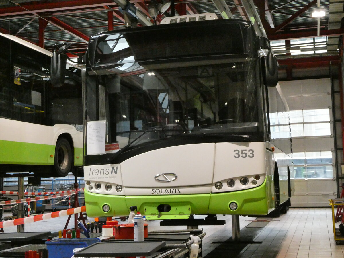 (240'405) - transN, La Chaux-de-Fonds - Nr. 353/NE 92'353 - Solaris (ex TRN La Chaux-de-Fonds Nr. 353) am 1. Oktober 2022 in La Chaux-de-Fonds, D�p�t