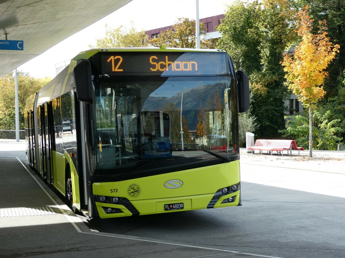 (240'919) - Aus Liechtenstein: BOS PS Anstalt, Vaduz - Nr. 572/FL 40'230 - Solaris am 11. Oktober 2022 beim Bahnhof Buchs