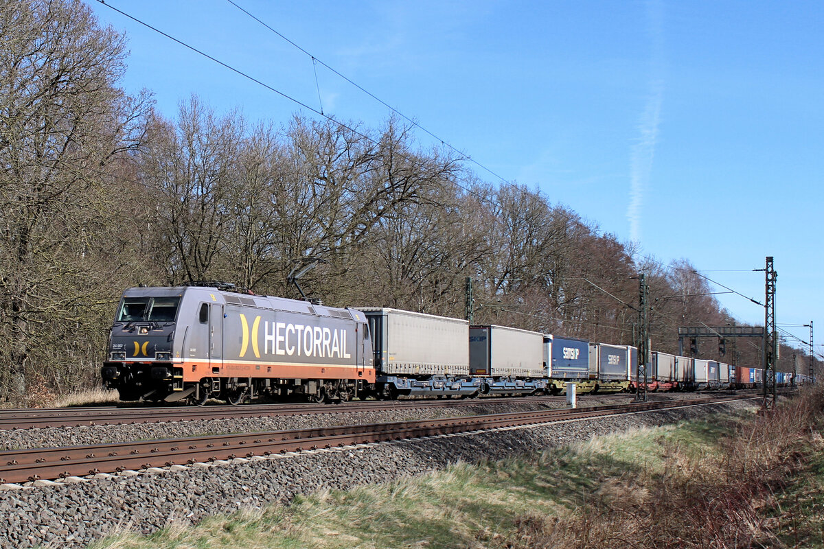 241.002 mit einen KLV am Haken / 20.03.2026 in Tostedt - Dreihausen.