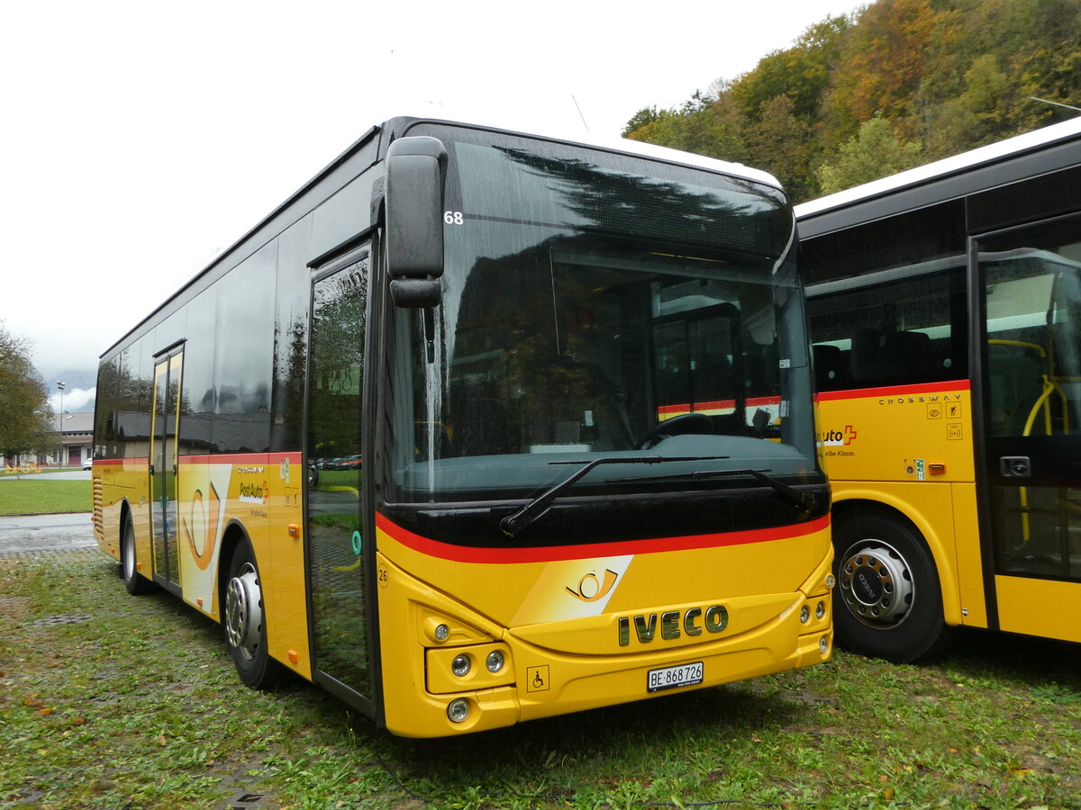 (241'822) - Fl�ck, Brienz - Nr. 26/BE 868'726 - Iveco am 24. Oktober 2022 in Meiringen, Postgarage