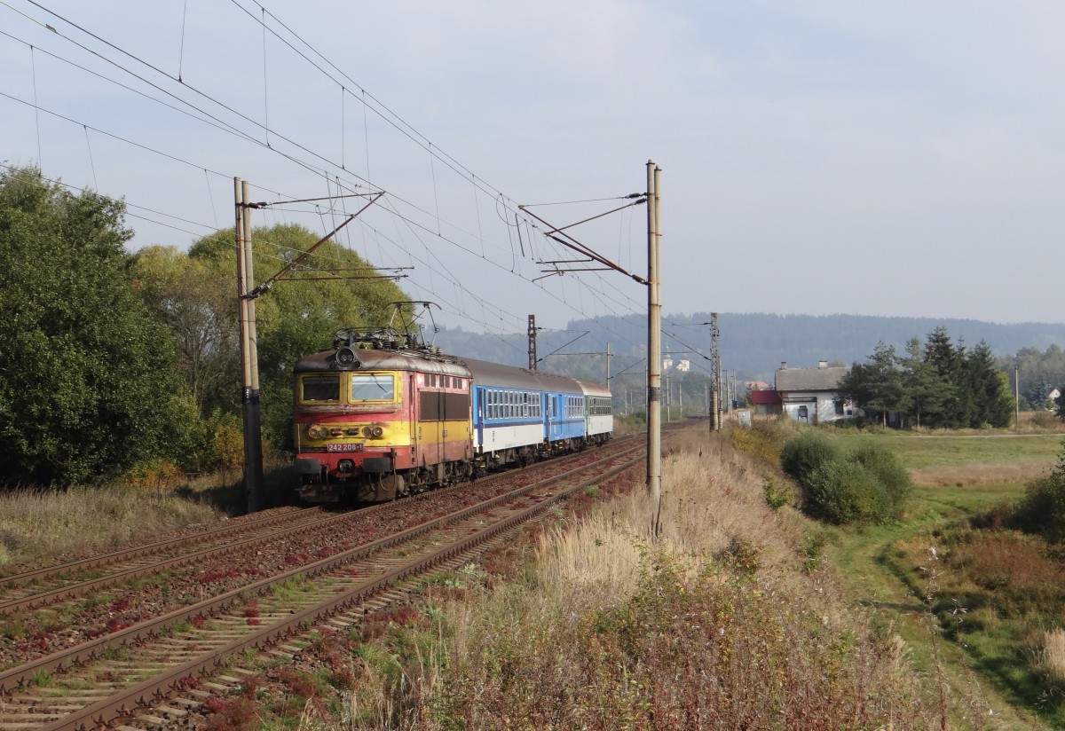 242 206 zusehen am 08.10.13 in Chotikov Richtung Cheb.

