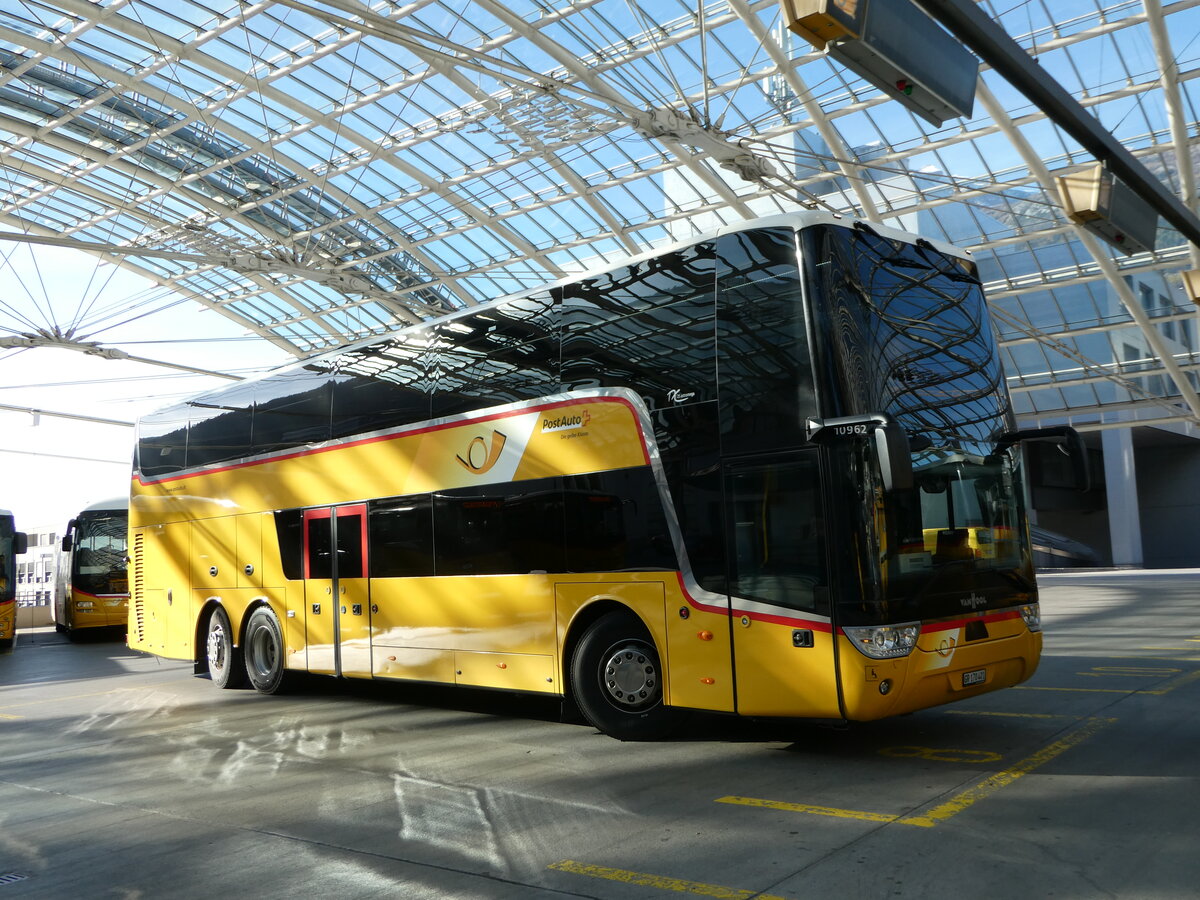 (242'309) - PostAuto Graub�nden - GR 170'401 - Van Hool am 8. November 2022 in Chur, Postautostation