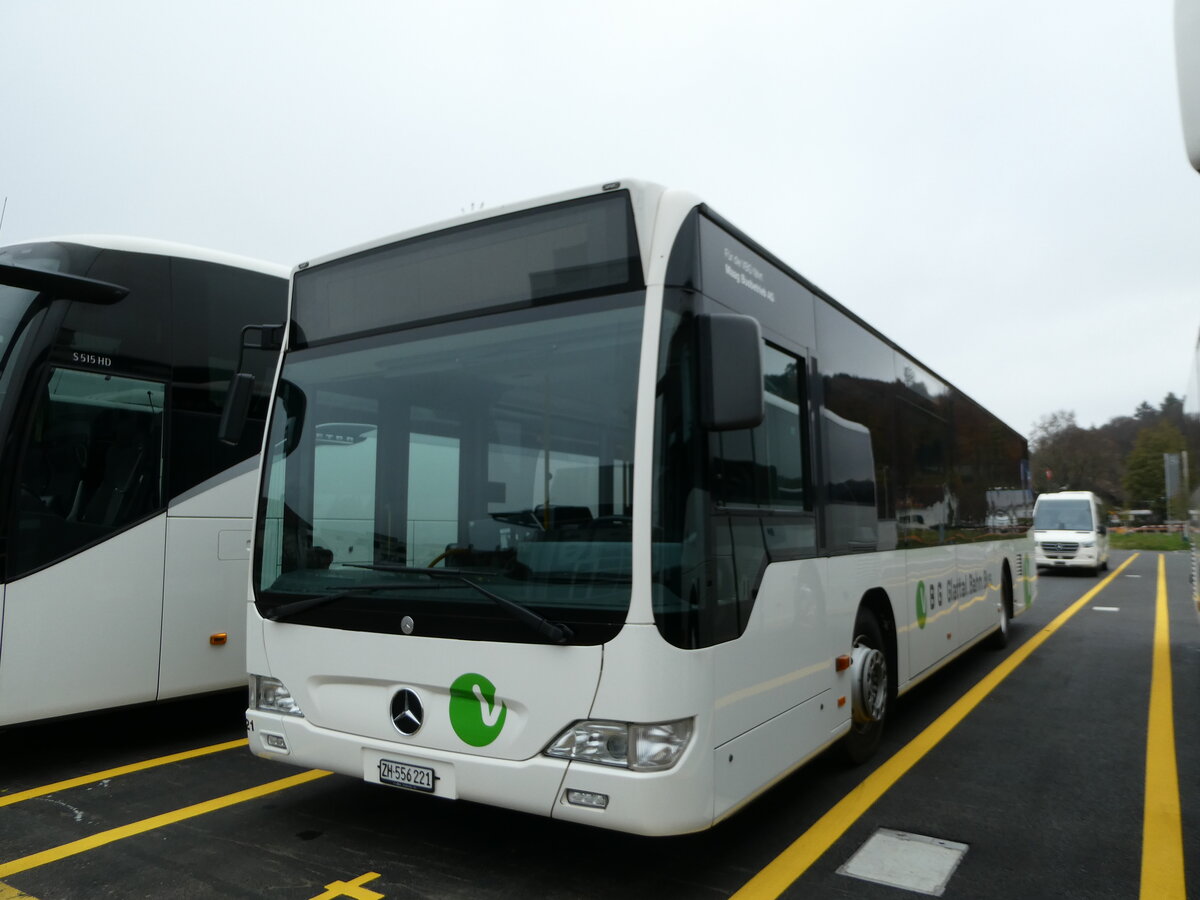 (242'523) - Maag, Kloten - Nr. 21/ZH 556'221 - Mercedes am 12. November 2022 in Winterthur, EvoBus