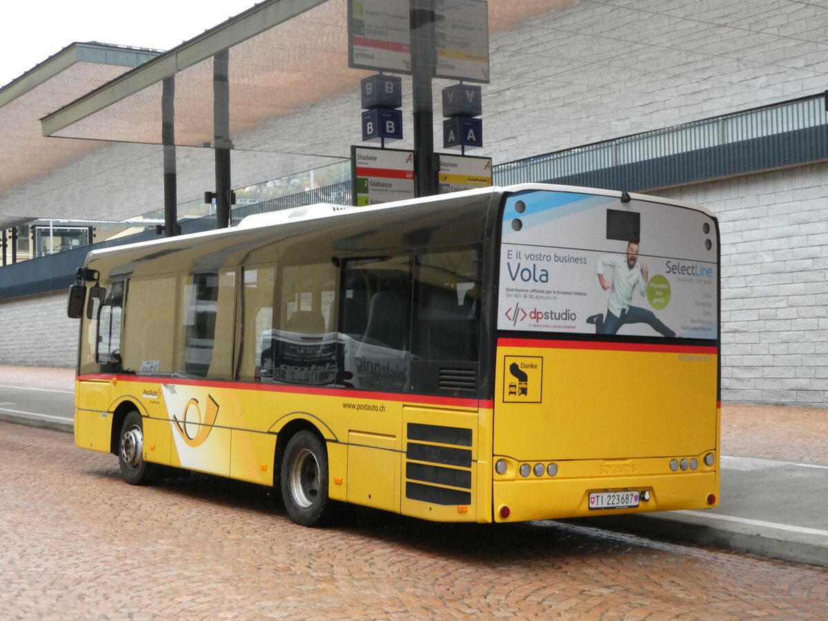 (242'722) - AutoPostale Ticino - TI 223'687 - Solaris (ex PostAuto Graub�nden; ex Sulzberger, H�tten) am 15. November 2022 beim Bahnhof Bellinzona