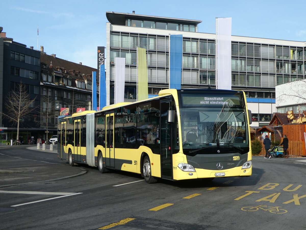 (244'031) - STI Thun - Nr. 711/BE 468'711 - Mercedes am 19. Dezember 2022 beim Bahnhof Thun