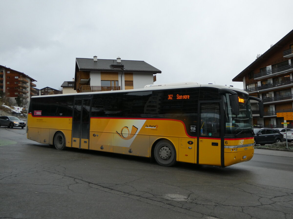 (244'207) - Lathion, Sion - Nr. 6/VS 12'672 - Van Hool am 26. Dezember 2022 in Haute-Nendaz, T�l�cabine