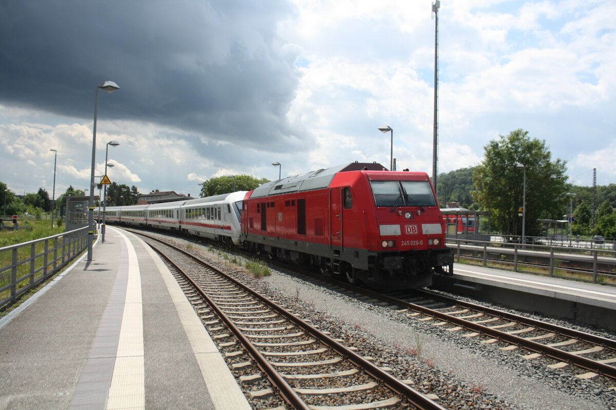 245 026 bei der Einfahrt in den Bahnhof Jena-G�schwitz am 1.6.22