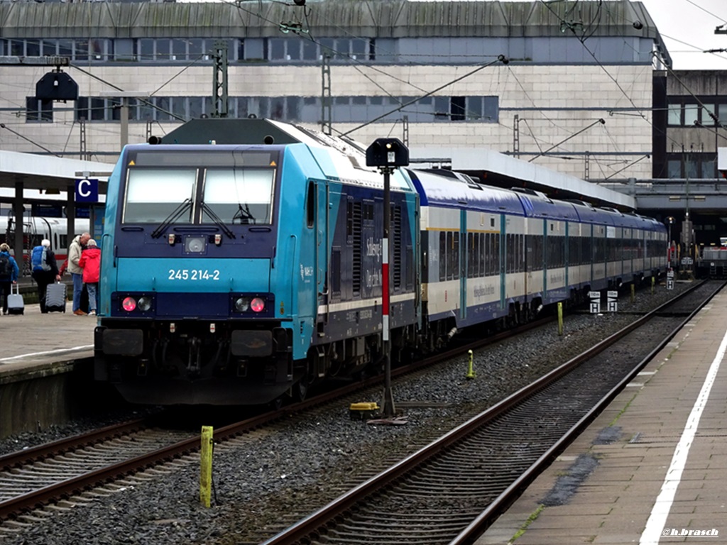 245 214-2 schob den RE6 von westerland/sylt,zum bf hamburg-altona,16.09.17