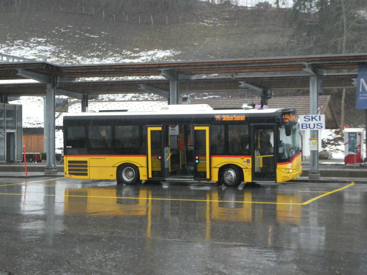 (245'072) - PostAuto Bern - Nr. 11'113/BE 745'481/PID 11'113 - Solaris (ex Nr. 481) am 15. Januar 2023 beim Bahnhof Gstaad