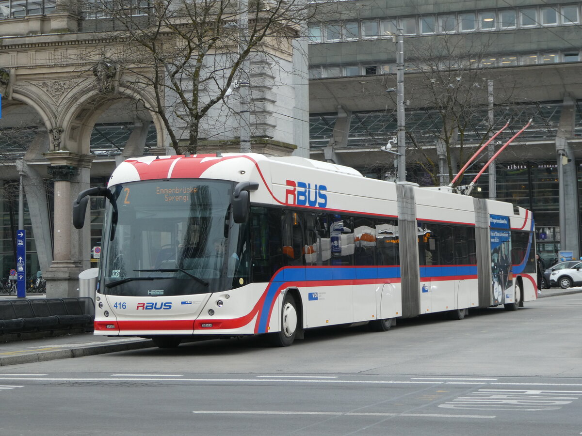 (245'383) - VBL Luzern - Nr. 416 - Hess/Hess Doppelgelenktrolleybus am 25. Januar 2023 beim Bahnhof Luzern