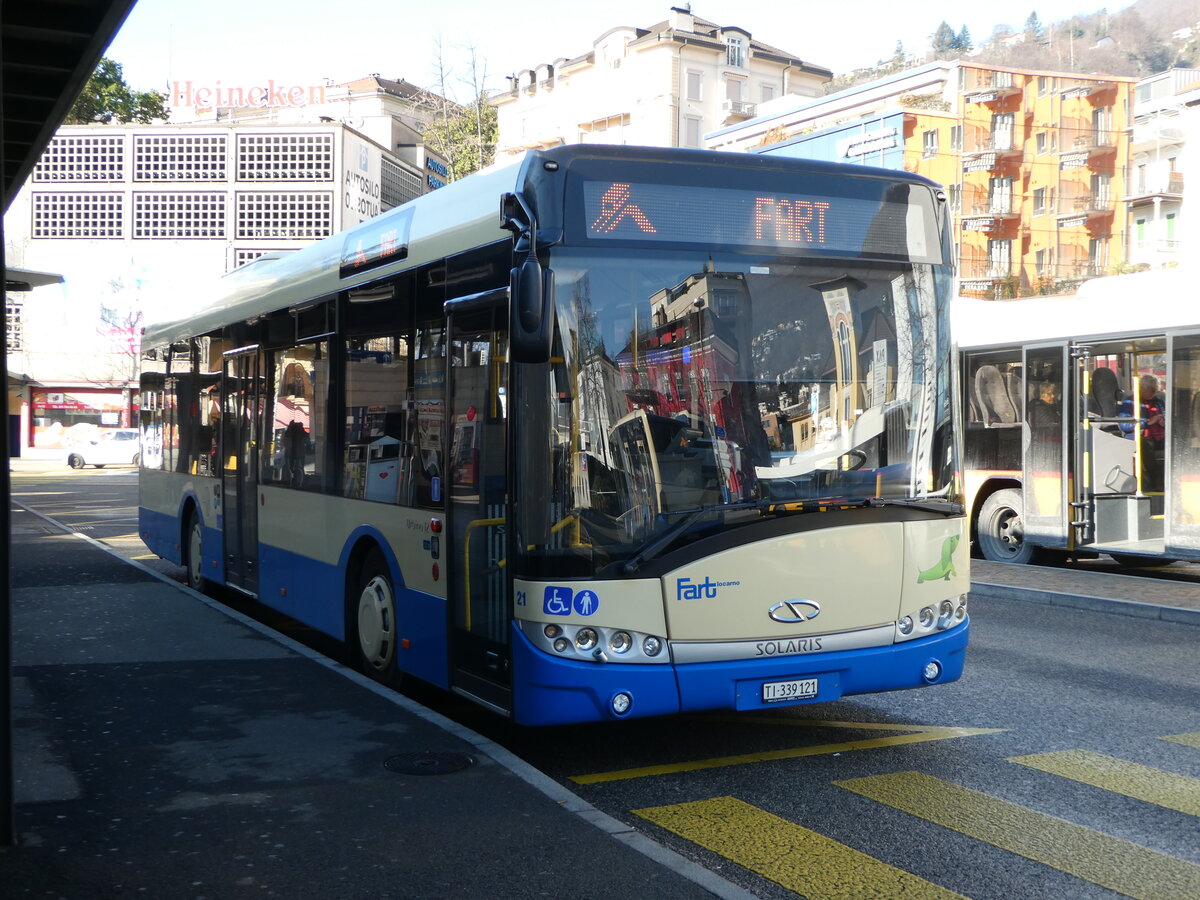 (245'893) - FART Locarno - Nr. 21/TI 339'121 - Solaris (ex Nr. 14) am 7. Februar 2023 beim Bahnhof Locarno