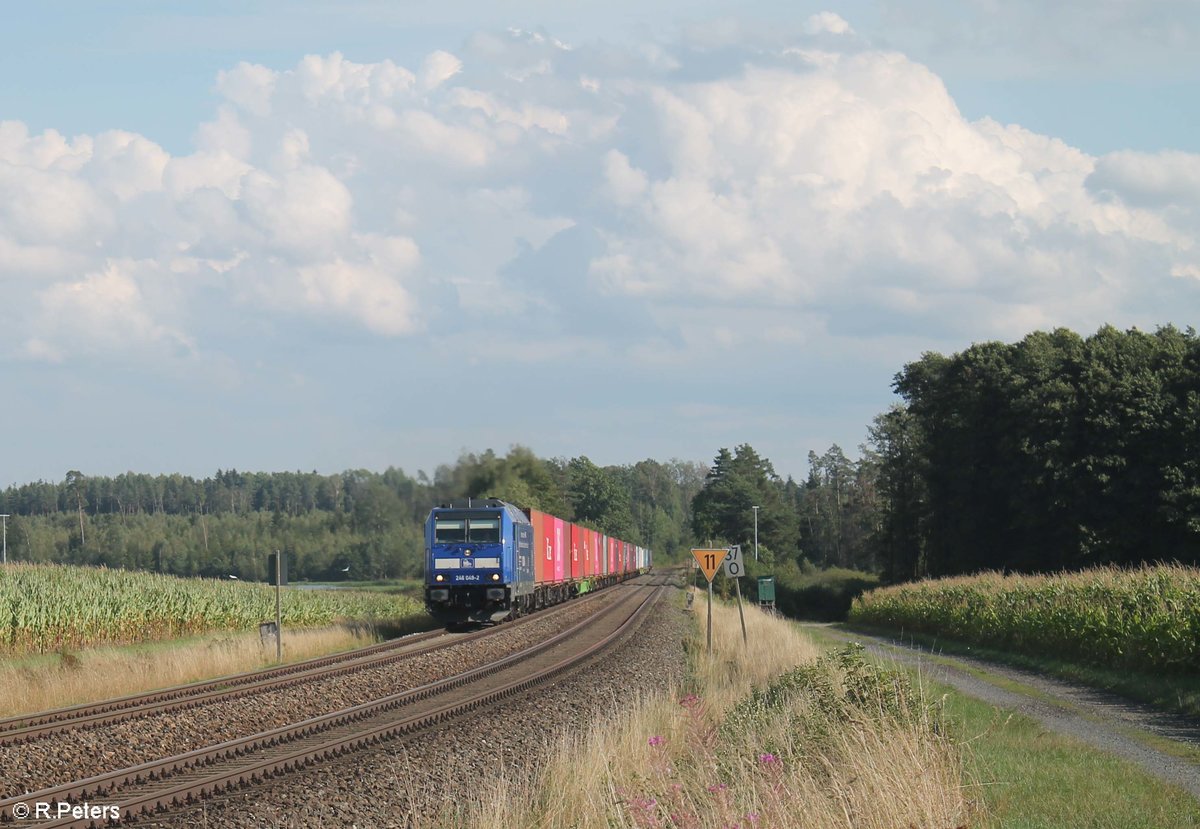 246 049 der Press mit dem SETG Wiesau Containerzug Wiesau - Hof - Hamburg bei Oberteich. 05.09.20