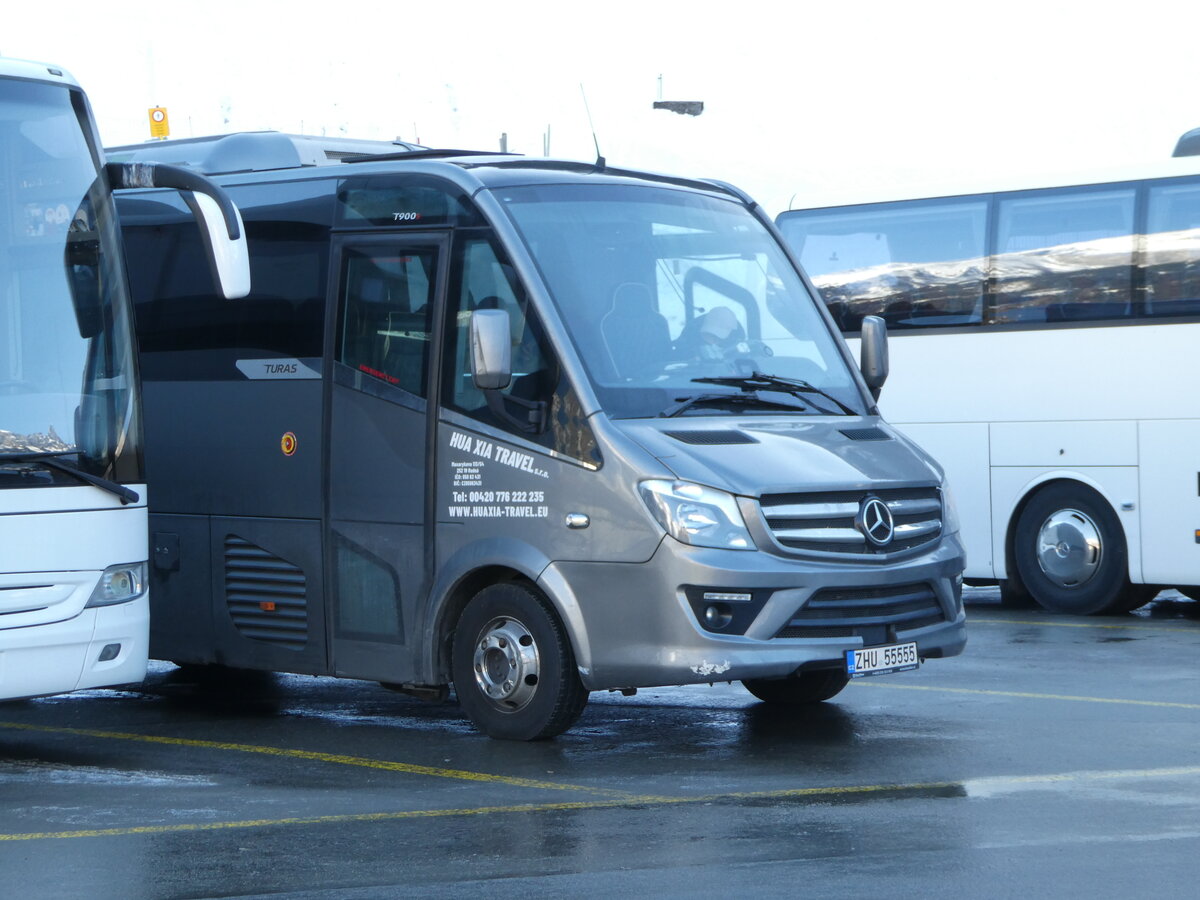 (246'102) - Aus Tschechien: Hua Xia Travel, Rudn - ZHU 55'555 - Mercedes/Turas am 14. Februar 2023 in Engelberg, Talstation Titlis (Teilaufnahme)