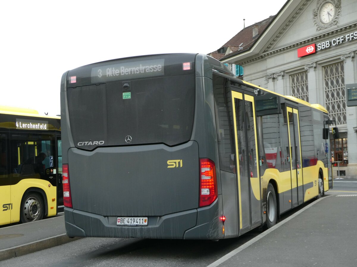 (246'719) - STI Thun - Nr. 411/BE 419'411 - Mercedes am 26. Februar 2023 beim Bahnhof Thun