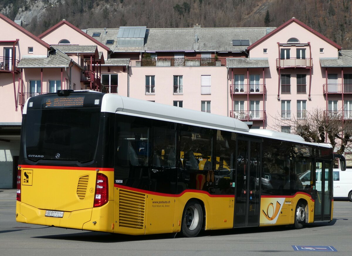 (246'798) - Fl�ck, Brienz - Nr. 4/BE 517'311/PID 10'858 - Mercedes am 2. M�rz 2023 beim Bahnhof Meiringen 