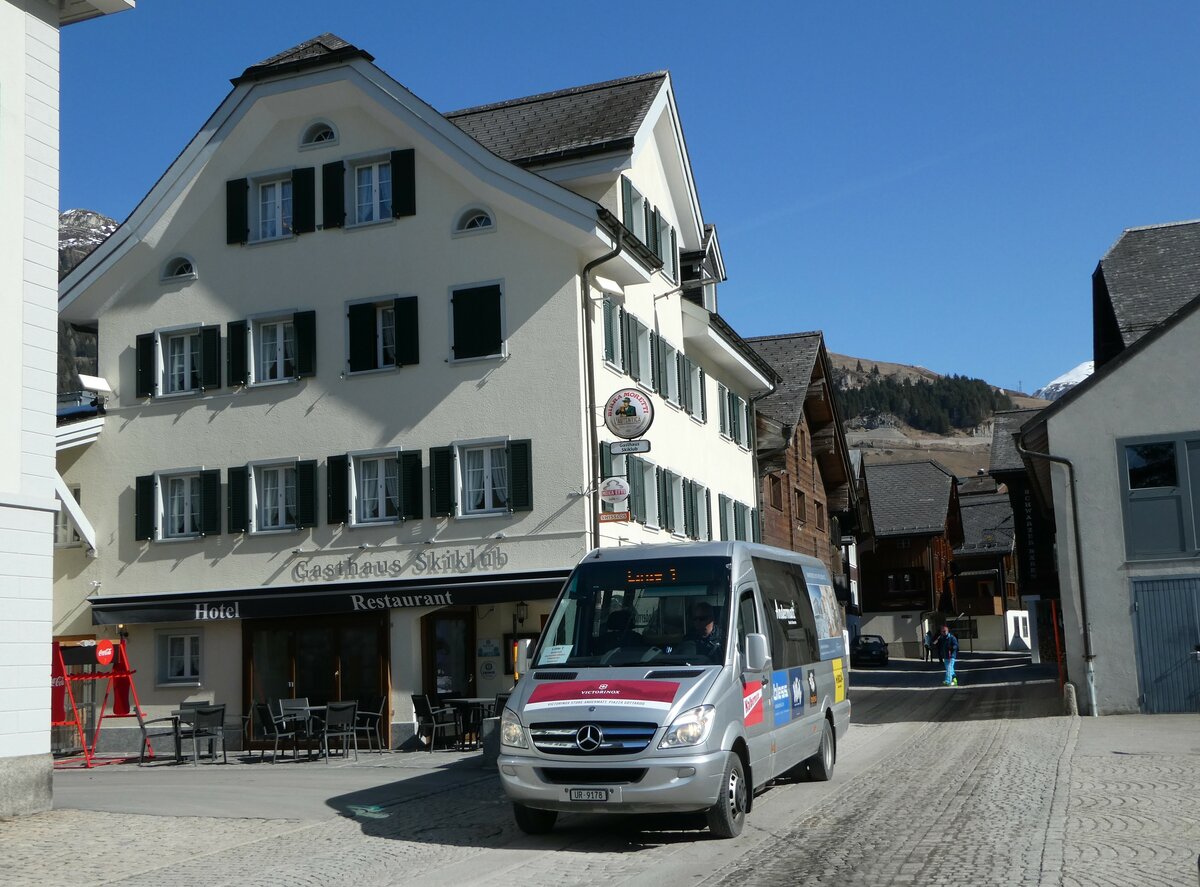 (246'940) - Andermatt-Urserntal Tourismus, Andermatt - UR 9178 - Mercedes am 7. März 2023 in Andermatt, Gasthaus Skiklub