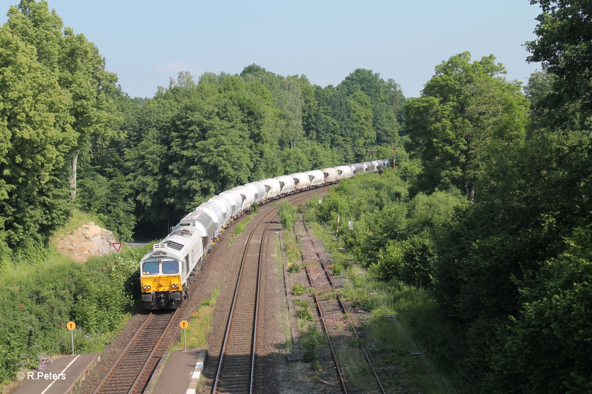 247 044-5 zieht den MEG Zementzug Rüdersdorf - Regensburg durch Reuth bei Erbendorf. 12.06.15