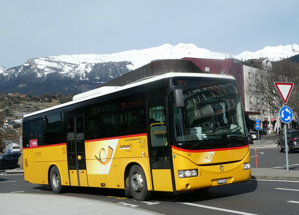 (247'230) - Buchard, Leytron - Nr. 257/VS 243'988/PID 5239 - Irisbus am 16. Mrz 2023 beim Bahnhof Sion