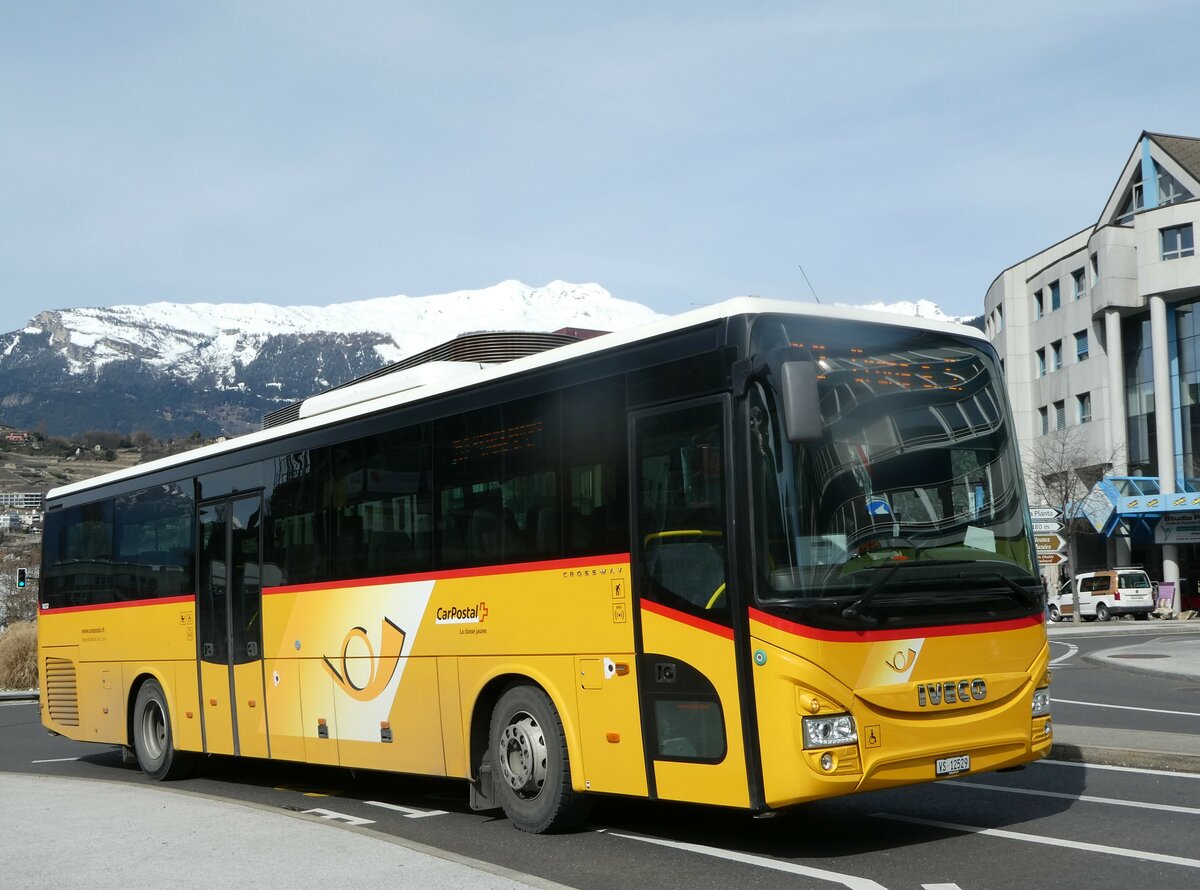 (247'253) - Mabillard, Lens - VS 12'529/PID 10'232 - Iveco am 16. Mrz 2023 beim Bahnhof Sion