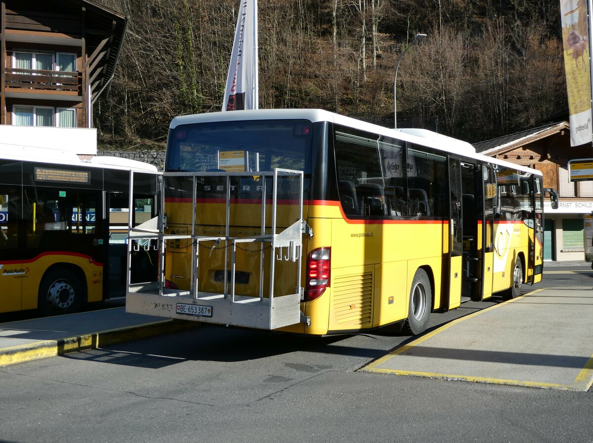 (247'388) - PostAuto Bern - Nr. 70/BE 653'387/PID 5625 - Setra am 18. M�rz 2023 beim Bahnhof Brienz