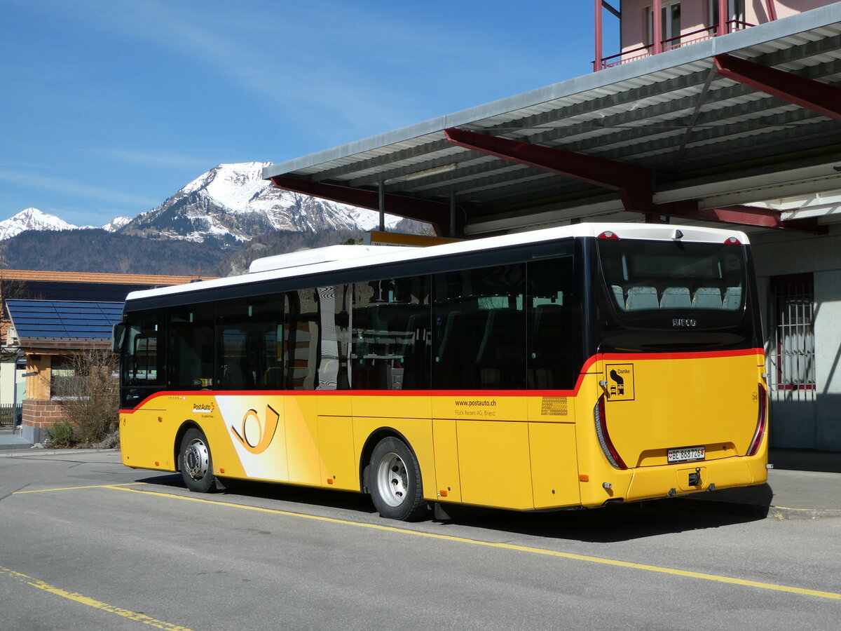 (247'410) - Flck, Brienz - Nr. 26/BE 868'726/PID 11'668 - Iveco am 18. Mrz 2023 in Meiringen, Postautostation