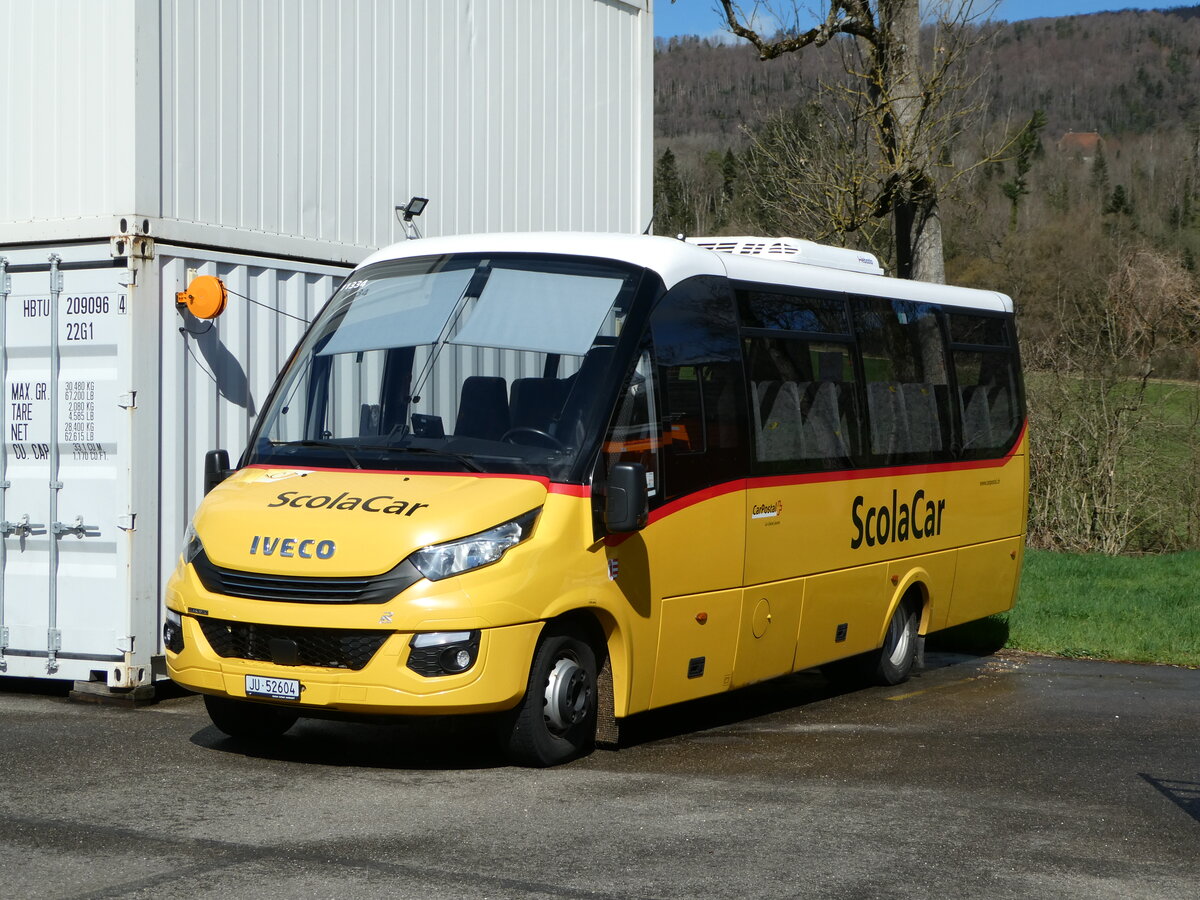 (247'618) - CarPostal Ouest - JU 52'604/PID 11'334 - Iveco/Rosero am 25. Mrz 2023 in Develier, Parkplatz