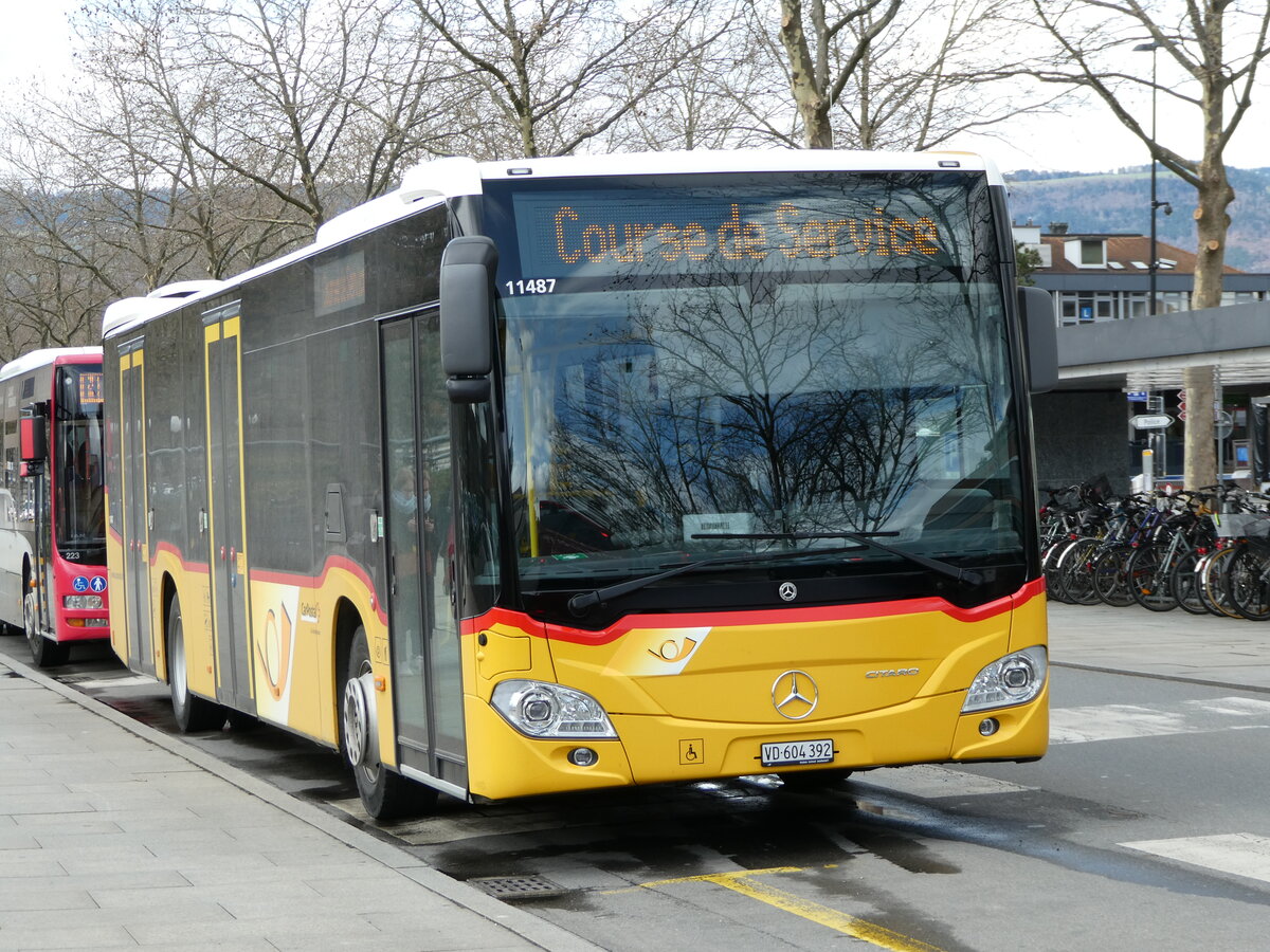 (247'687) - CarPostal Ouest - VD 604'392/PID 11'487 - Mercedes am 25. M�rz 2023 beim Bahnhof Yverdon