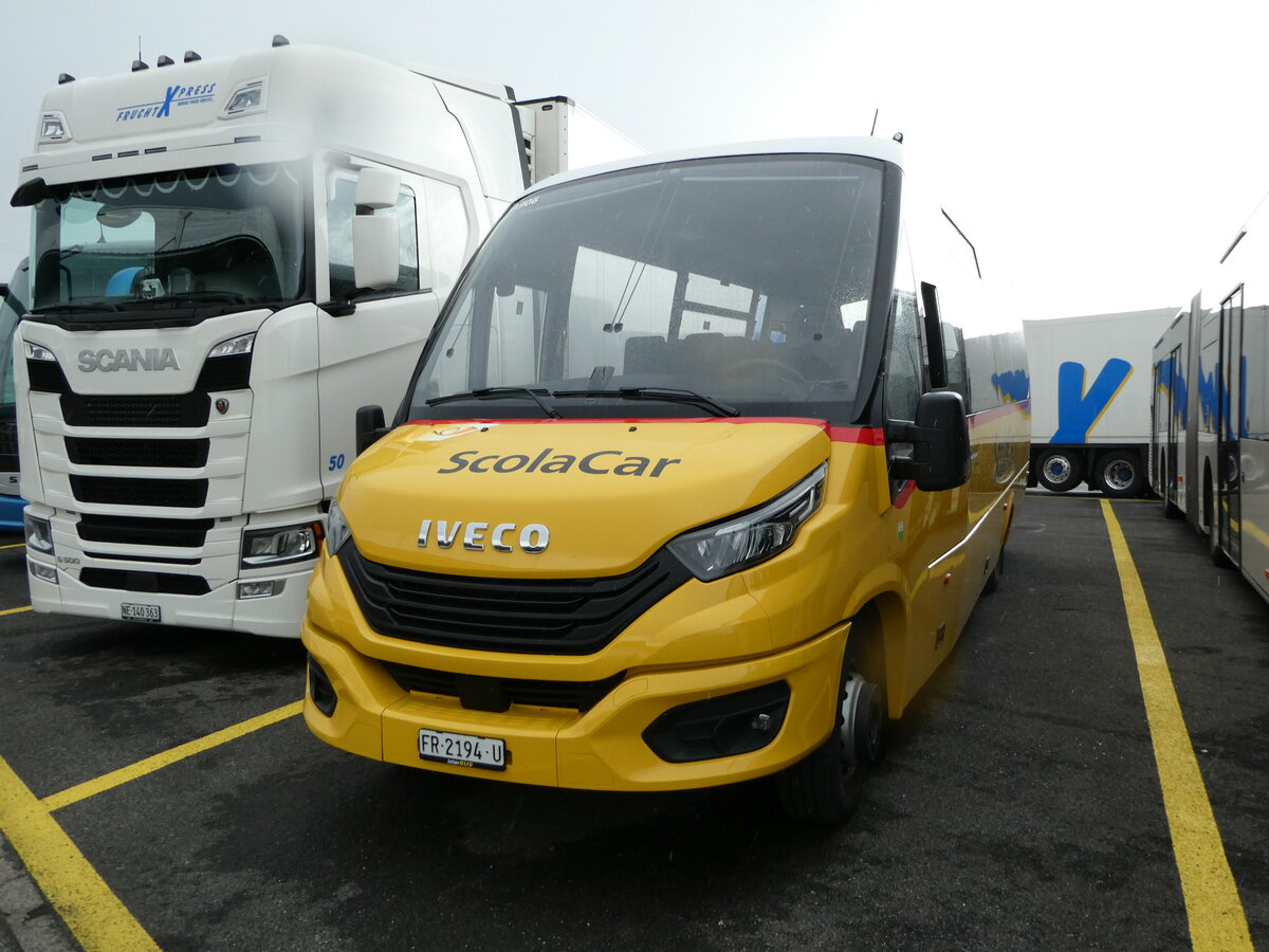 (247'710) - CarPostal Ouest - FR 2194 U/PID 11'906 - Iveco/Rosero am 25. M�rz 2023 in Kerzers, Interbus