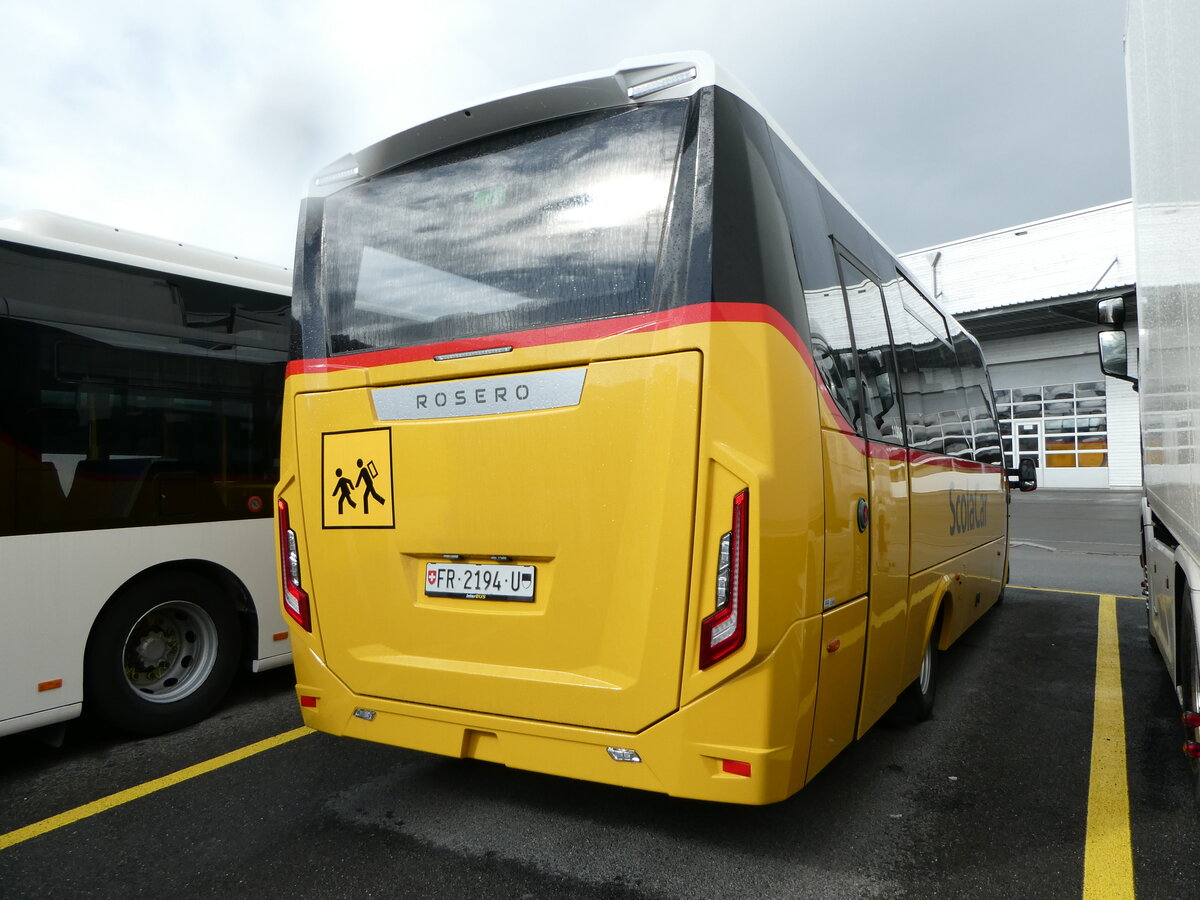 (247'718) - CarPostal Ouest - FR 2194 U/PID 11'906 - Iveco/Rosero am 25. Mrz 2023 in Kerzers, Interbus